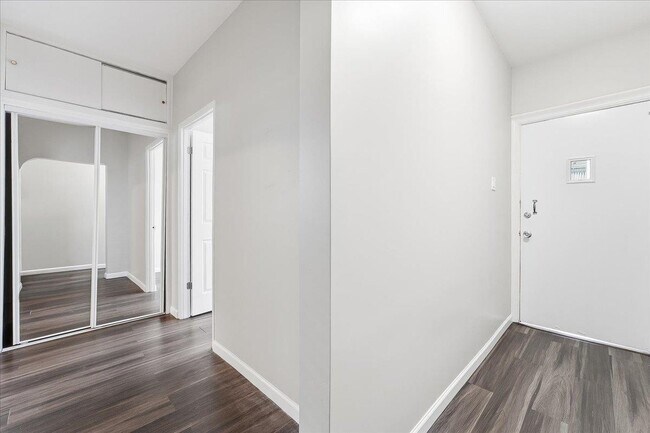 Building Photo - 169 Zabriskie St
