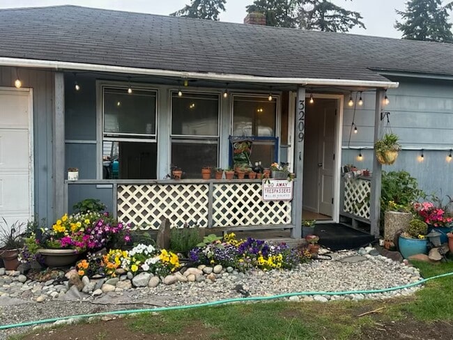 Building Photo - 3209 Whitney Dr
