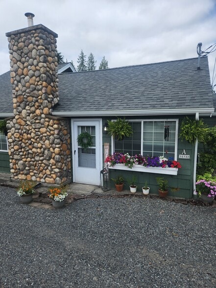 Building Photo - 15732 E Shore Dr