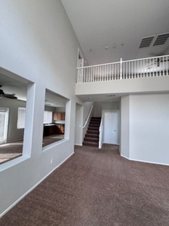 Building Photo - 3Bed/2.5Bath/2Car Residence located in North Las Vegas gated community!