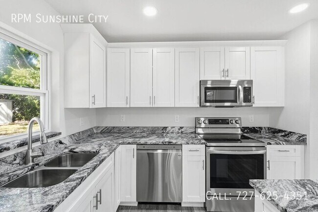 Building Photo - 1713 Valencia Dr E