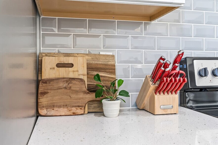 Building Photo - 2084 W Bella Ln