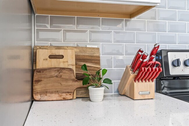 Building Photo - 2092 W Bella Ln