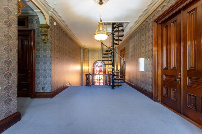 Building Photo - 241 Middle Street