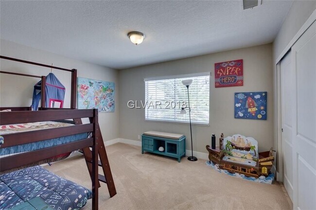 Building Photo - 6BD/5BA!! POOL/SPA!!