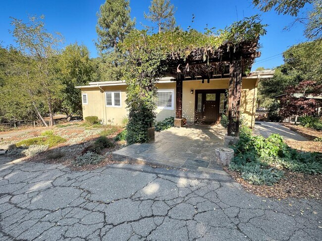 Building Photo - 225 Lindenbrook Rd
