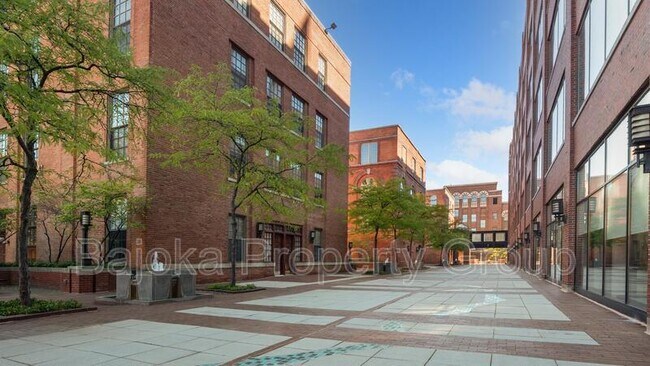 Building Photo - 200 River Pl Dr