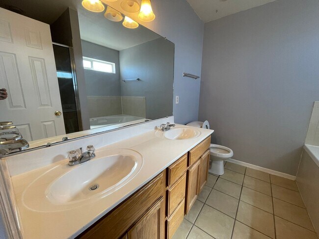 Building Photo - Comfortable & Well-Located 3-Bedroom Home with Spacious Backyard