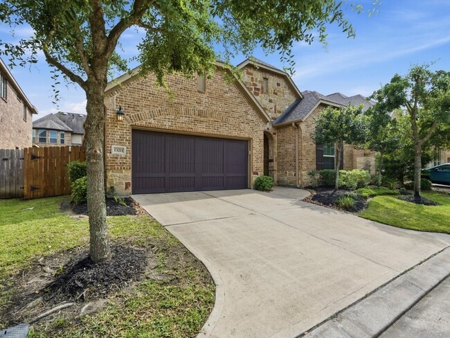 Building Photo - 13211 Pkwy Meadows Dr