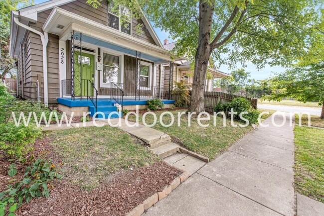 Building Photo - 2028 Hoyt Ave