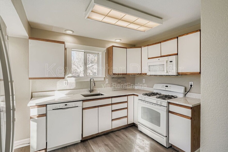 Building Photo - 1010 Jay St