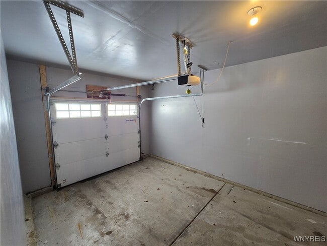 Building Photo - 113 South Dr