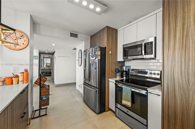 Building Photo - 11111 Biscayne Blvd