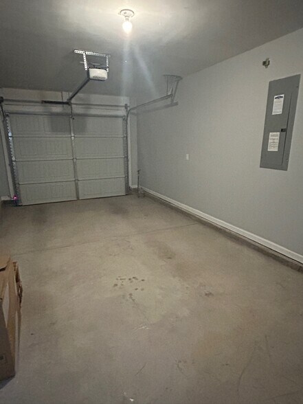 Garage - 191 Silver Run Pl