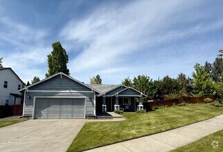 Building Photo - Lovely 3 Bedroom Single Level home with St...