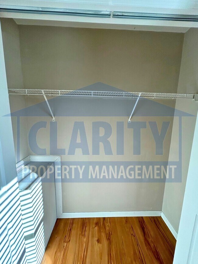 Building Photo - *HOLIDAY SPECIAL!* $400 OFF DECEMBER'S RENT!*