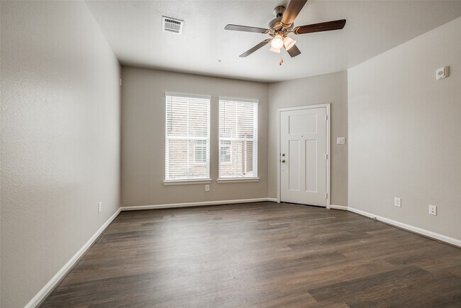 Building Photo - 137 Pk Pl Cir