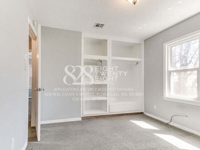 Building Photo - 3 Bed/1 Bath Single Family Home Available Now! Within 5 miles of TAFB!