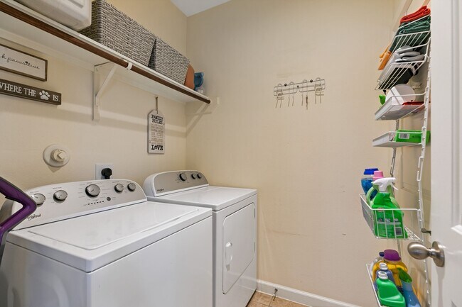 Building Photo - 8222 Groveland Hills Dr