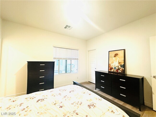 Building Photo - 600 Carriage Hill Dr