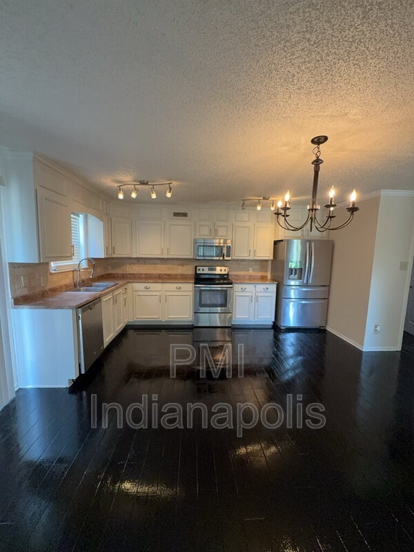 Building Photo - 12120 E 141st St