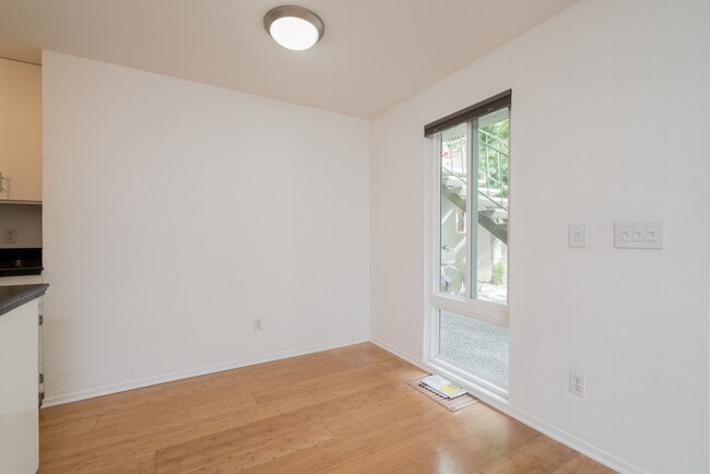 Building Photo - Beautiful Del Mar Condo  Beach Living in D...