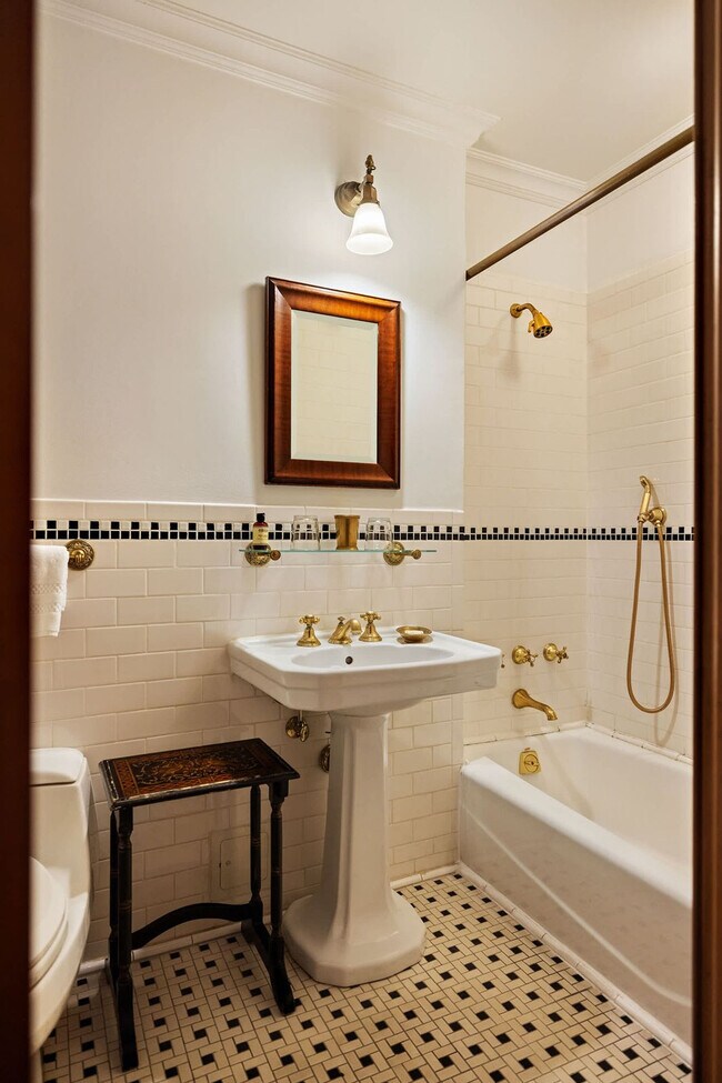 Building Photo - 56 Irving Pl