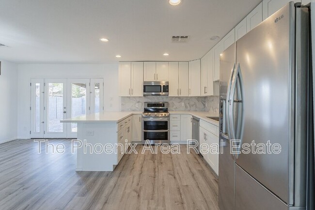 Building Photo - 8532 E Chaparral Rd