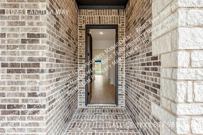 Building Photo - 1073 Canuela Way