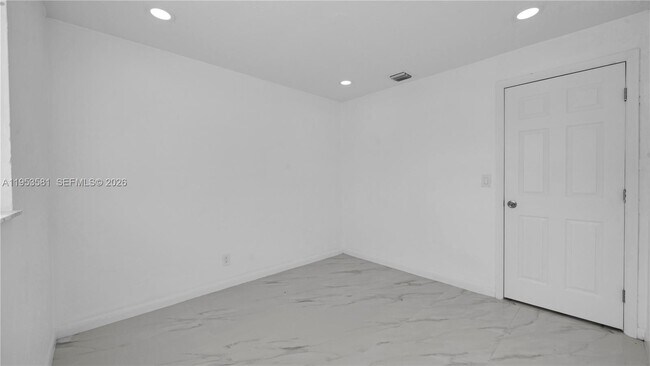 Building Photo - 4285 SW 48th Ct