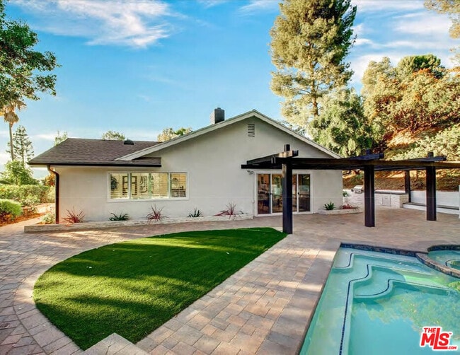 Building Photo - 4732 Del Moreno Dr