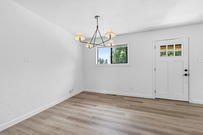Building Photo - $2,595.95 - 3 Bed/2 Bath Home in Colorado Springs with Large backyard.