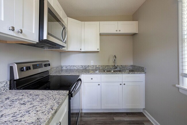 Building Photo - 20 Marion Ave