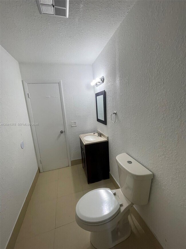 Building Photo - 2580 Coral Springs Dr
