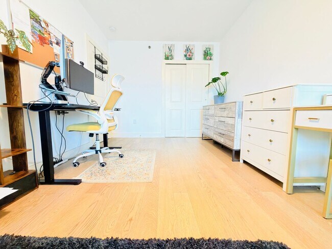 Building Photo - Charming 1BR Condo in Rego Park