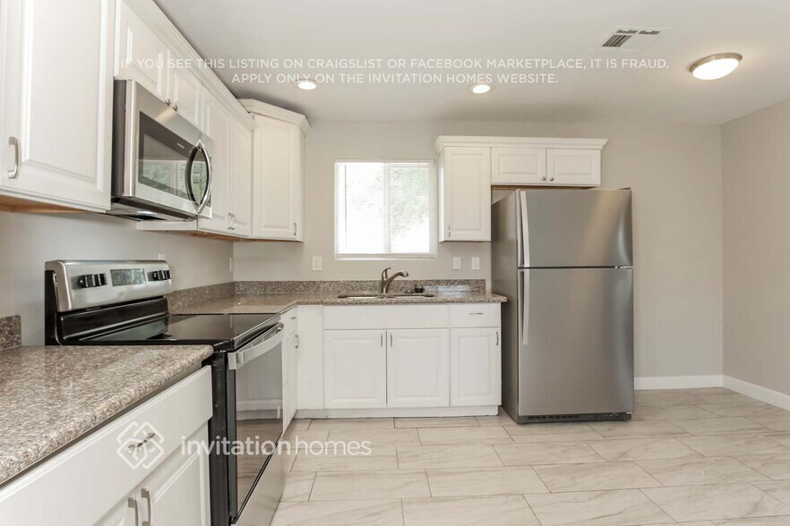 Building Photo - 12614 W Del Rio Ln