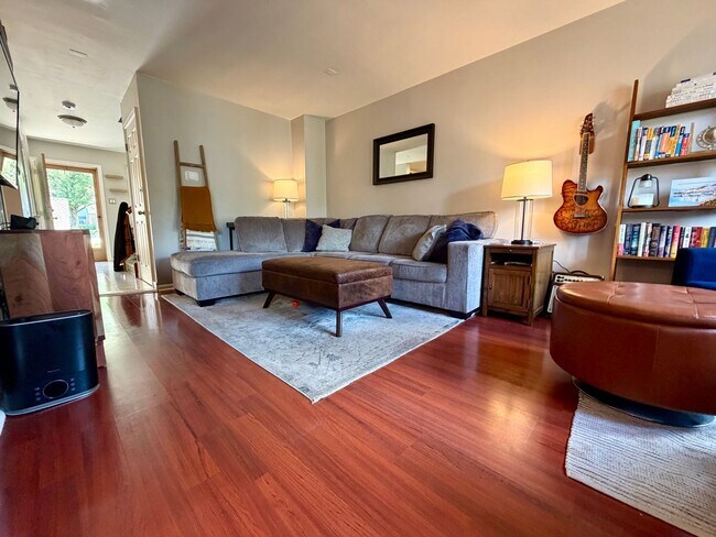 Building Photo - Stunning 3-Bedroom Townhome Nestled in Andorra Woods! Available mid-August!