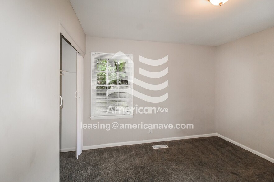 Building Photo - 2570 Greenleaf Dr