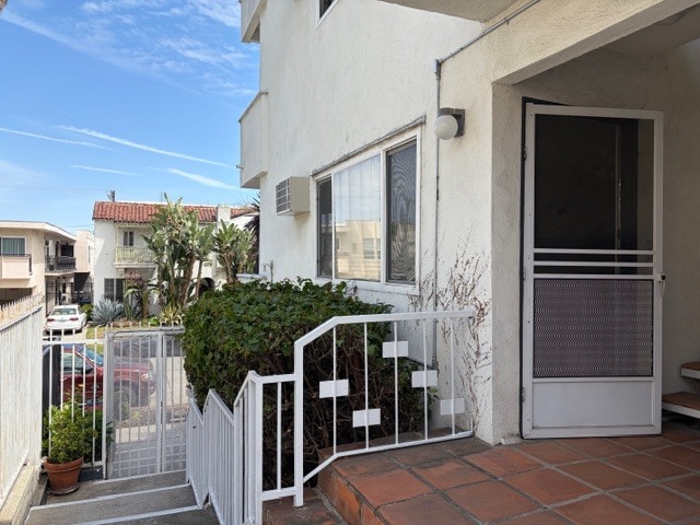 Newer vinyl windows with elevated unit - 1123 S Wooster St