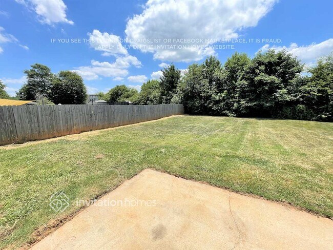 Building Photo - 5000 Mesa Ct