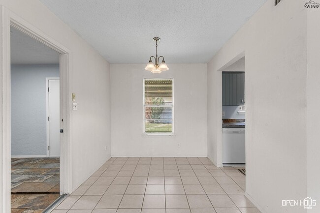 Building Photo - 212 Dirks Dr