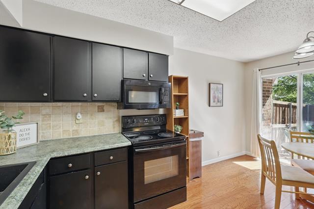 Building Photo - 2700 Stonehaven Ct