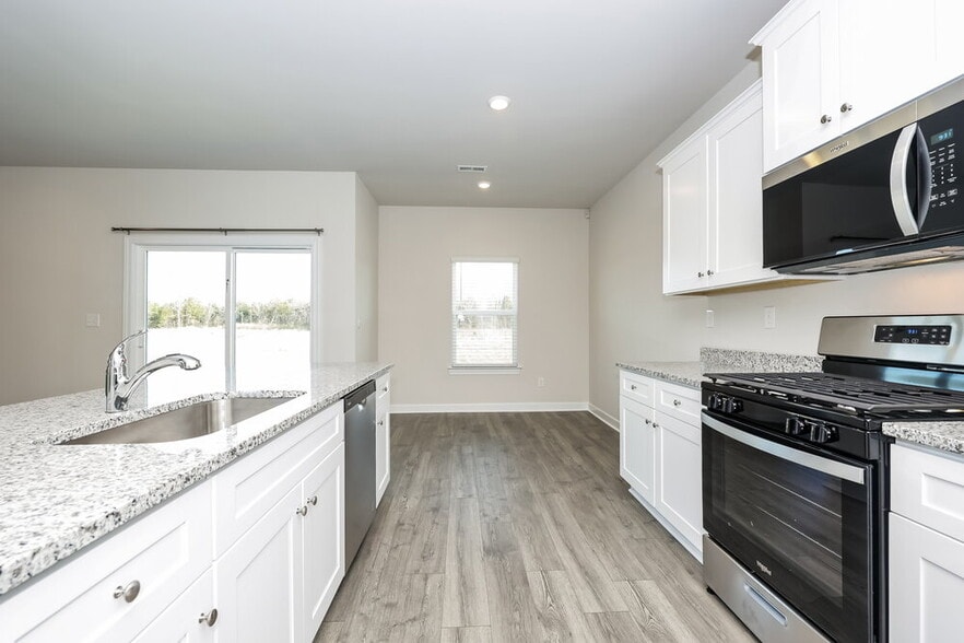 Building Photo - 3321 Quintana Dr