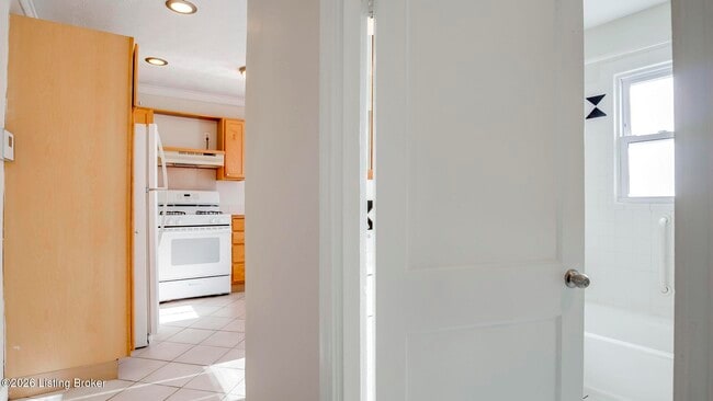 Building Photo - 3318 Van Winkle Dr