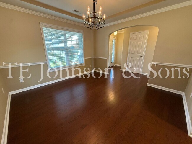 Building Photo - Spacious 4 Bedroom Home with Fenced Yard & Two Car Garage in Clemmons