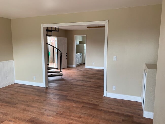 Building Photo - 2-Bedroom Home with Balcony in Orcutt – Pe...