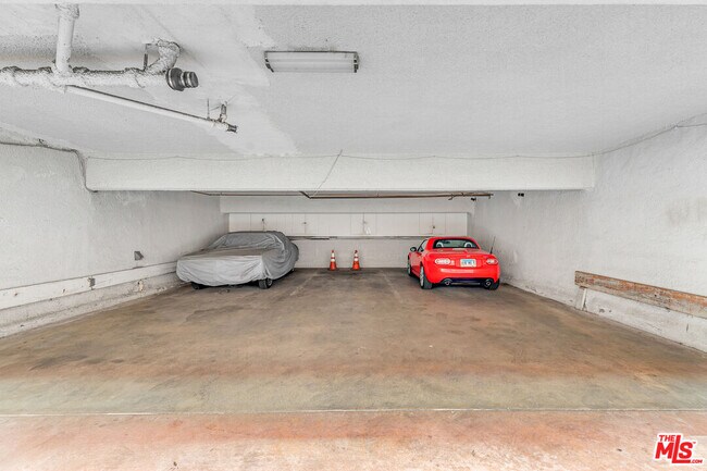 Building Photo - 1812 N Gramercy Pl