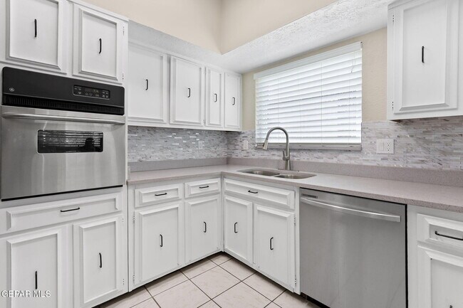 Building Photo - 4871 Los Reales Dr