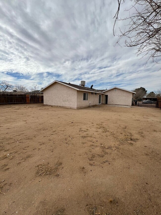Building Photo - Adelanto Family Neighborhood! $2,100 3 Bedroom, 2 Bath Single Family Home for Rent