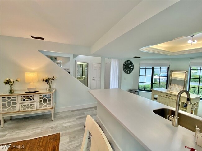 Building Photo - 871 Meadowland Dr